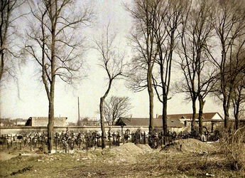 Un cimetière avec de nouvelles tombes, Reims, Marne, France, 1917